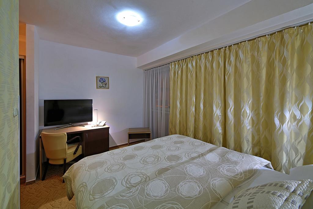 Hotel Saris Бардеёв Экстерьер фото